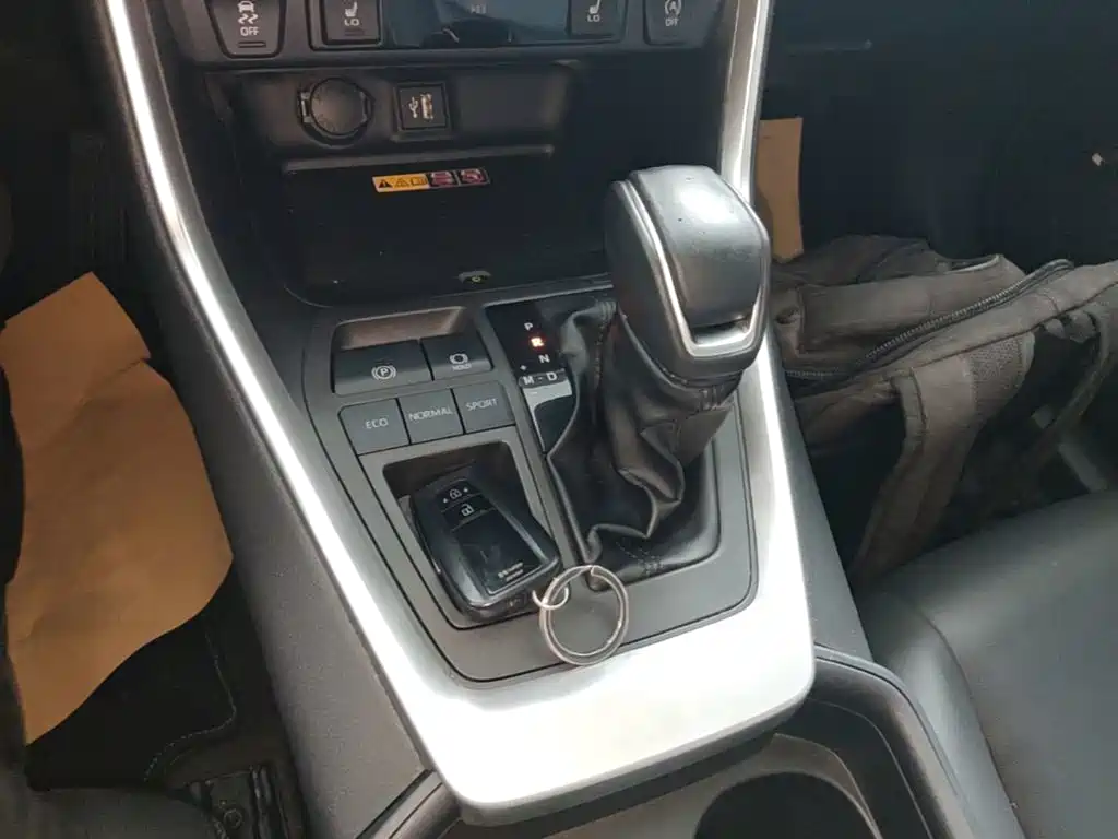 Toyota RAV4 — миниатюра 14