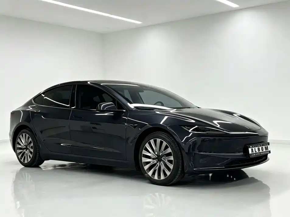 Tesla Model 3 — миниатюра 3