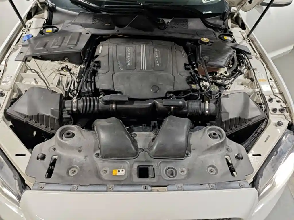 Jaguar XJ — миниатюра 17