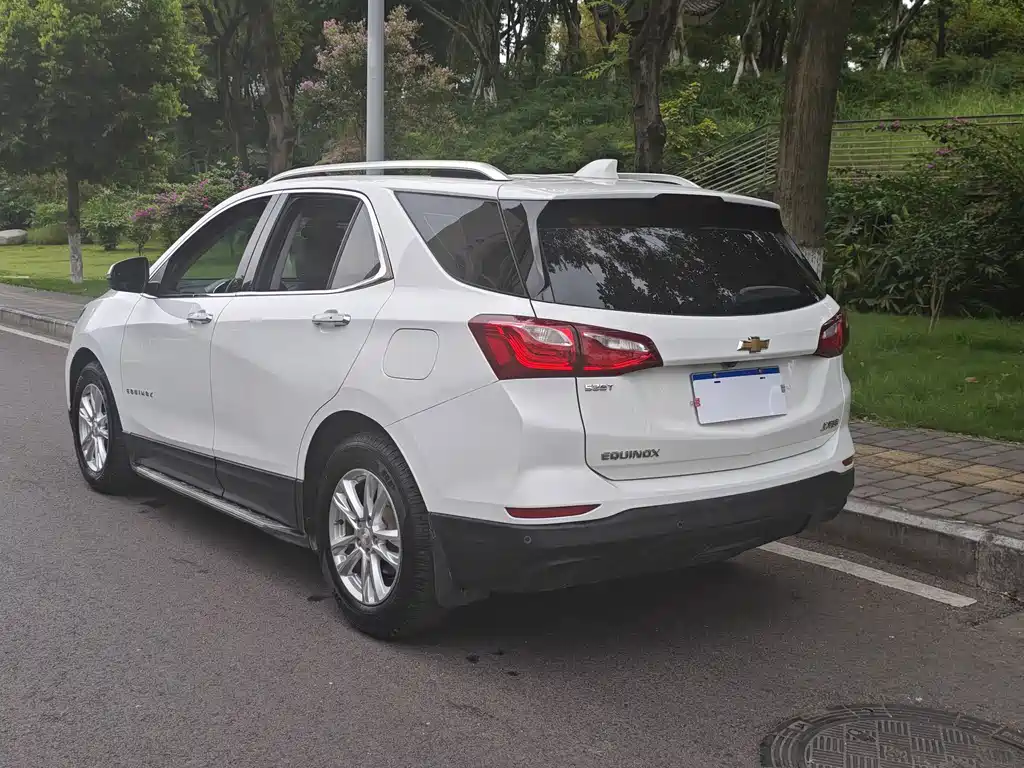 Chevrolet Equinox — миниатюра 12
