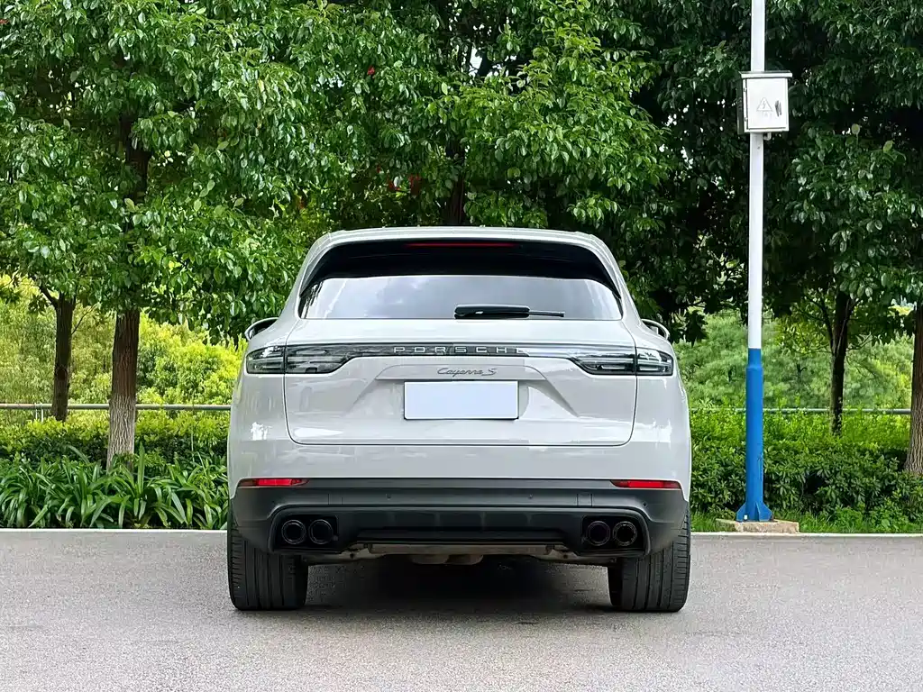 Porsche Cayenne — миниатюра 5