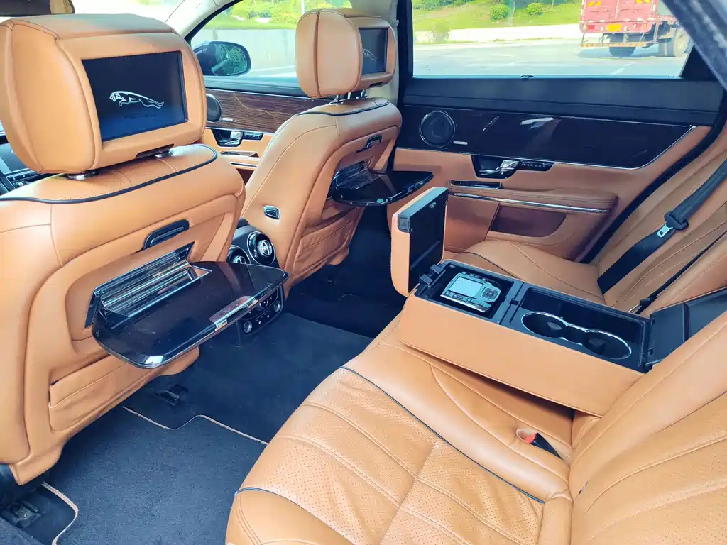 Jaguar XJ — миниатюра 12