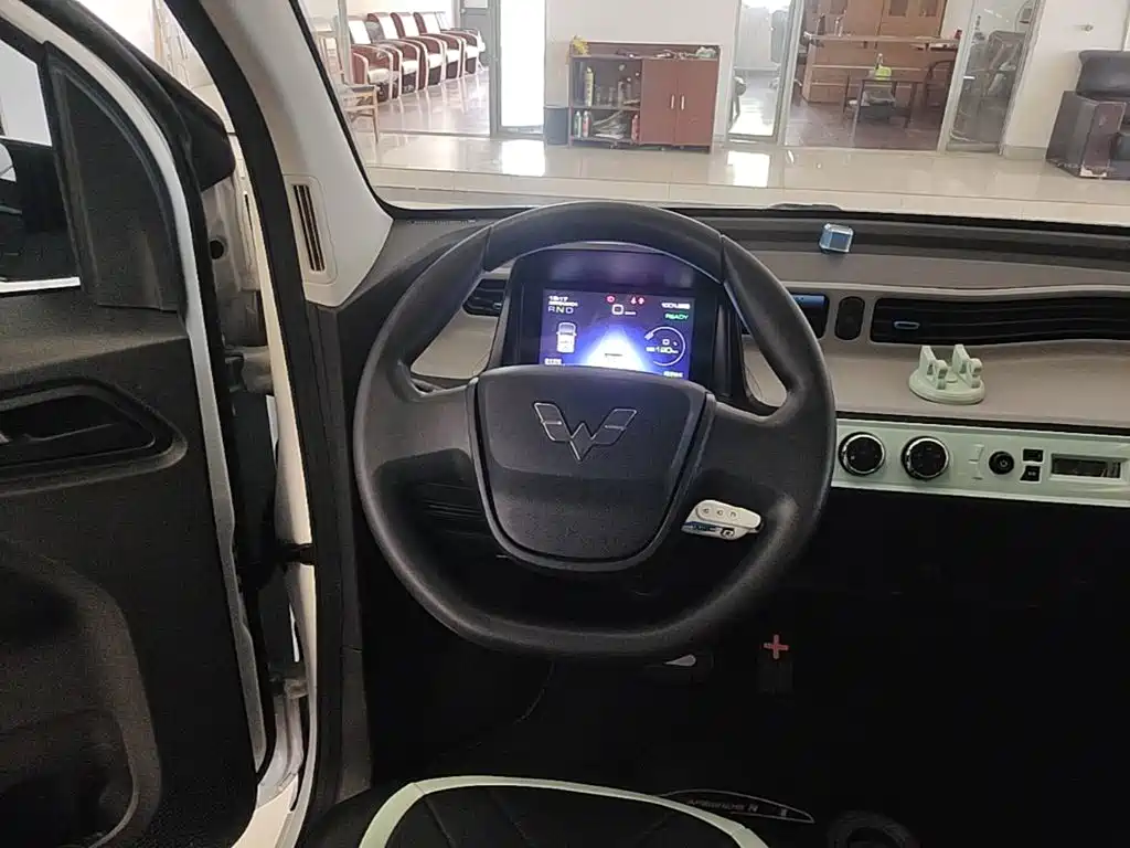 Wuling MINIEV — миниатюра 11