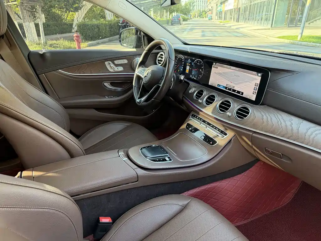 Mercedes-Benz E-Class — миниатюра 18