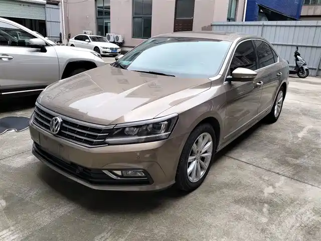 VOLKSWAGEN PASSAT 2018