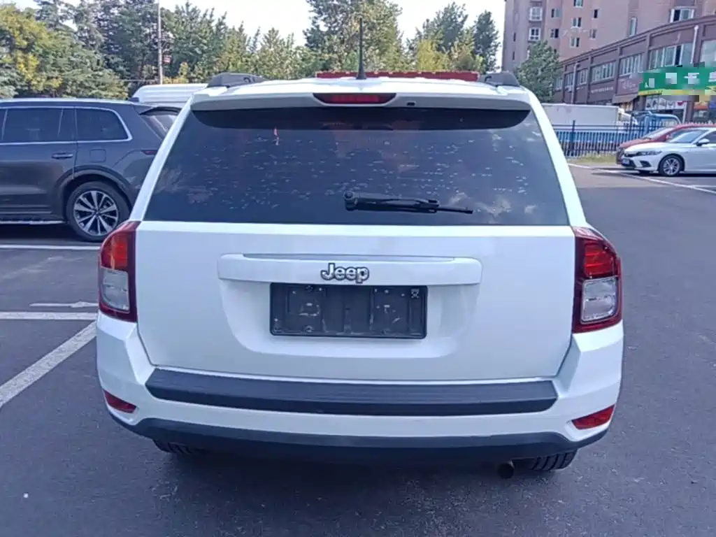 Jeep Compass (Import) — миниатюра 6