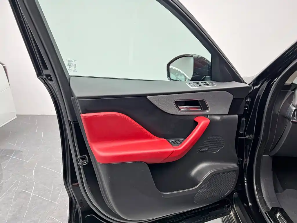 Jaguar F-PACE — миниатюра 13
