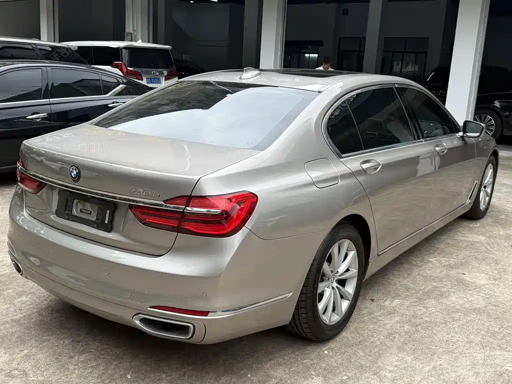 BMW 7 Series — миниатюра 16