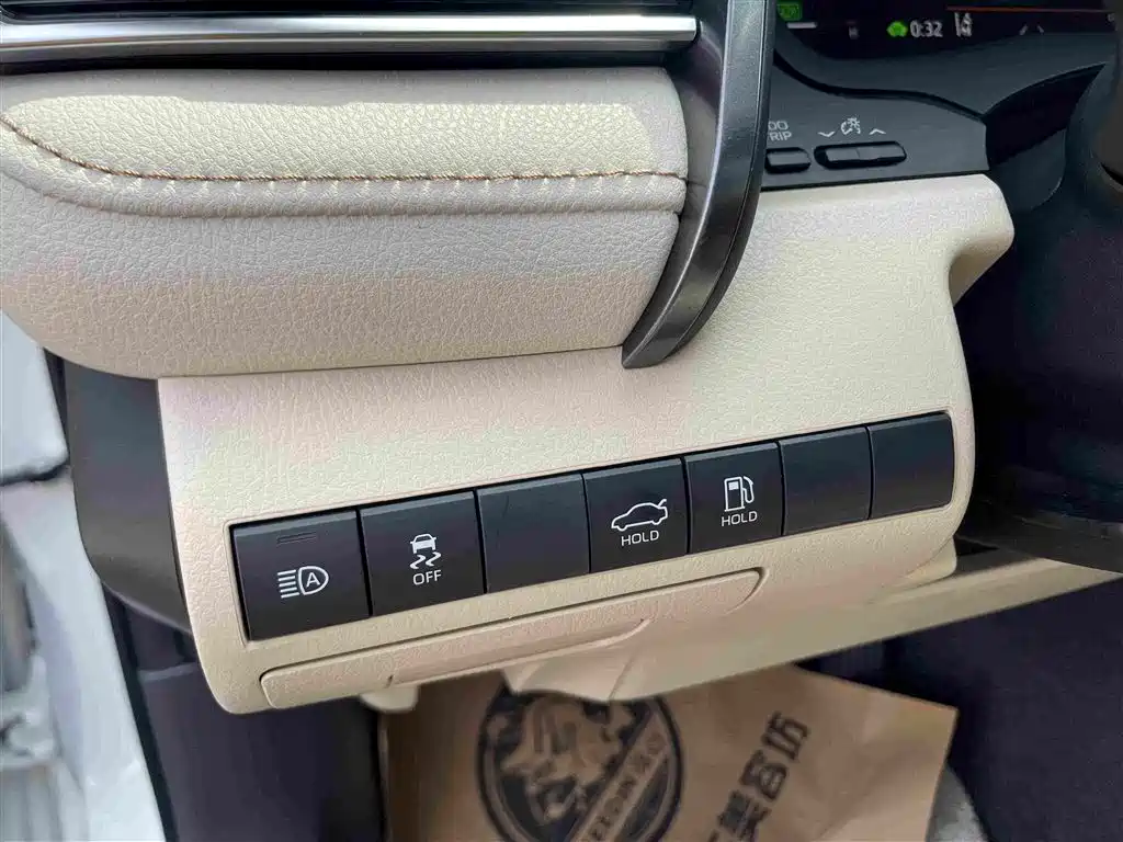 Toyota Camry — миниатюра 10