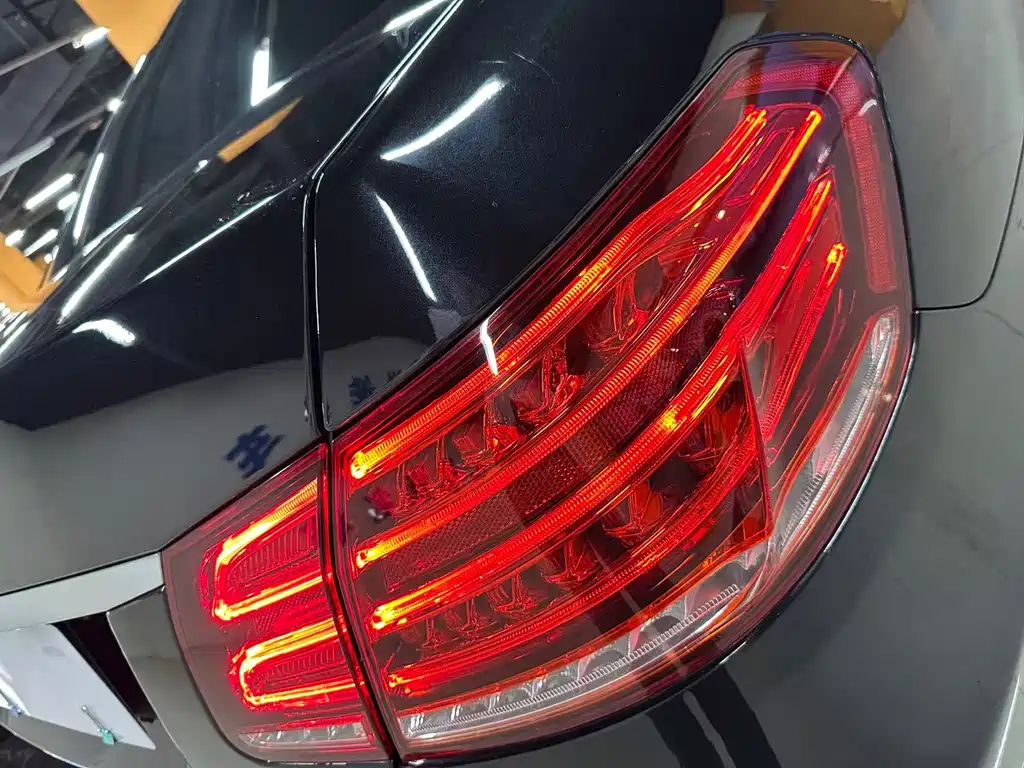 Mercedes-Benz E-Class — миниатюра 14