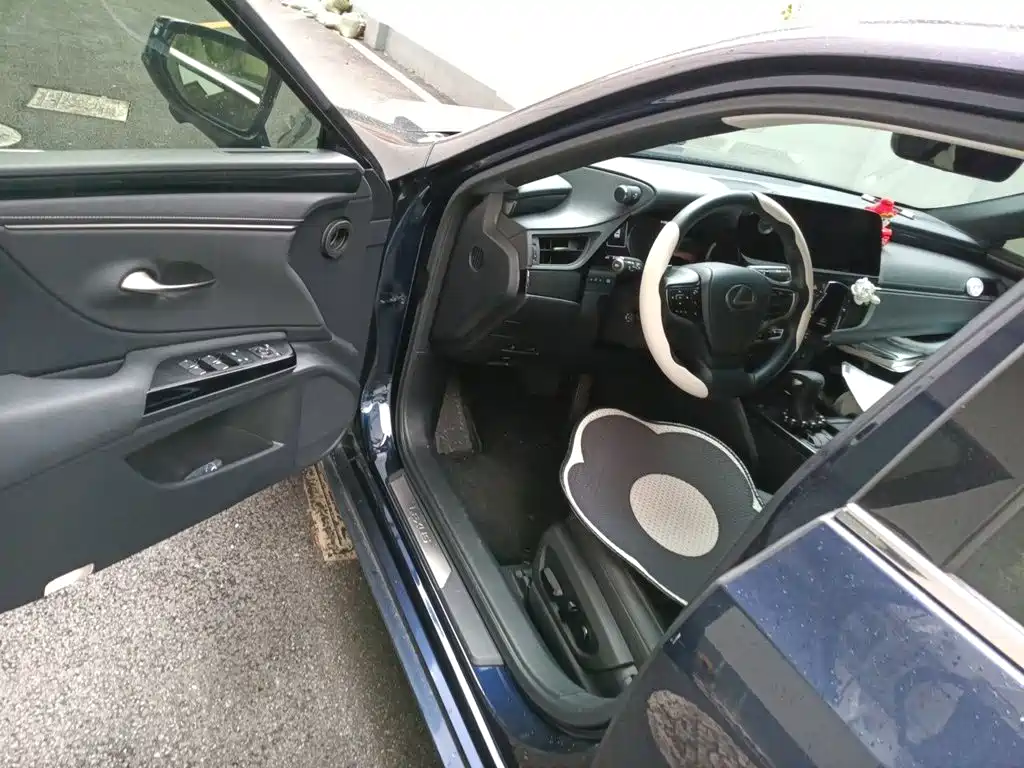 Lexus ES — миниатюра 12