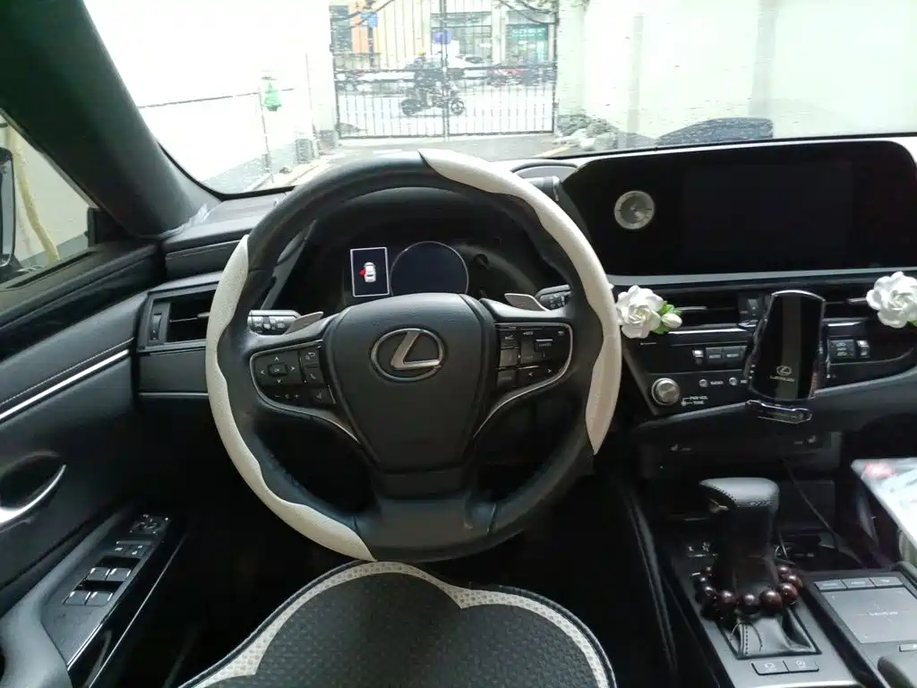 Lexus ES — миниатюра 6