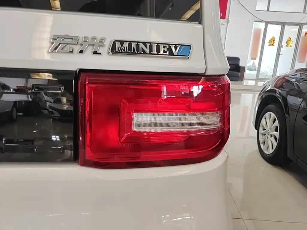 Wuling MINIEV — миниатюра 8