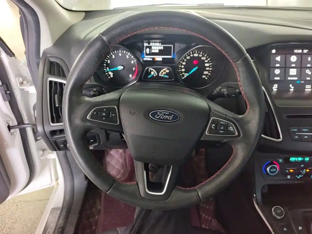 Ford Focus — миниатюра 11