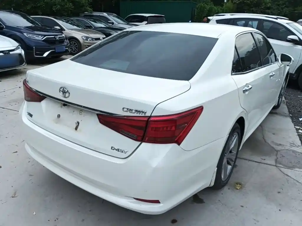 Toyota Crown — миниатюра 7