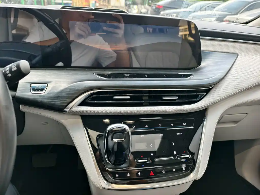 Buick GL8 — миниатюра 10