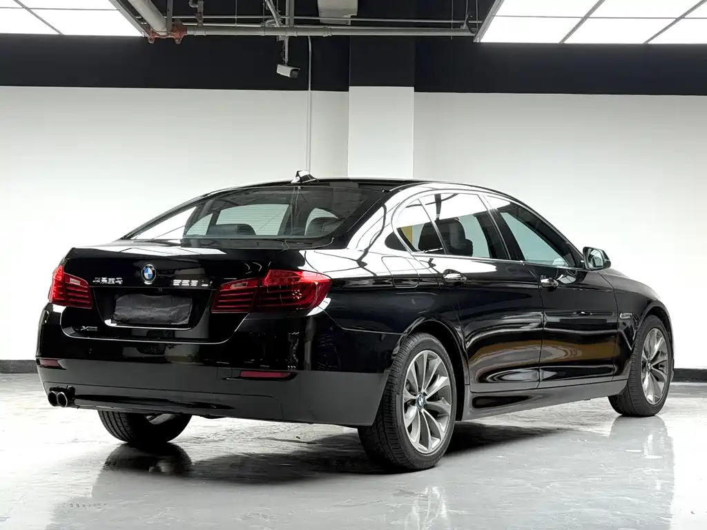 BMW 5 Series — миниатюра 6