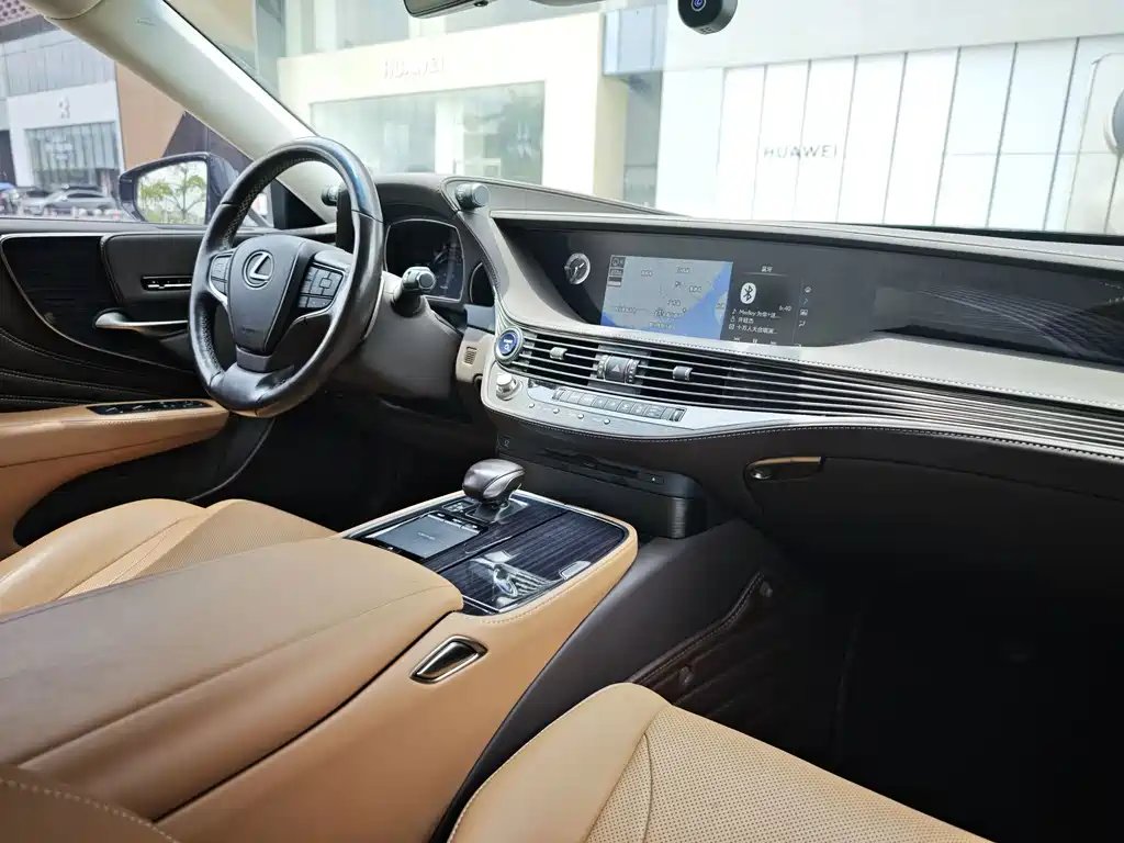 Lexus LS — миниатюра 12
