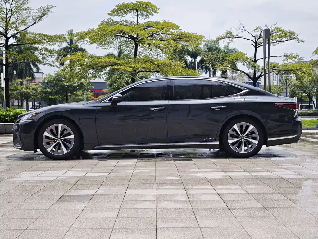 Lexus LS — миниатюра 15