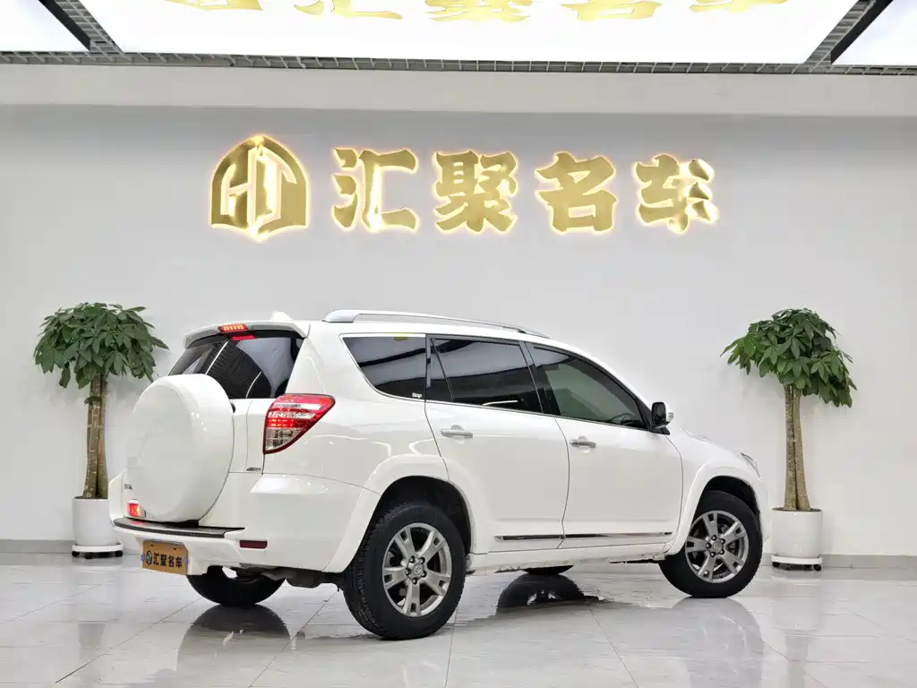 Toyota RAV4 — миниатюра 6