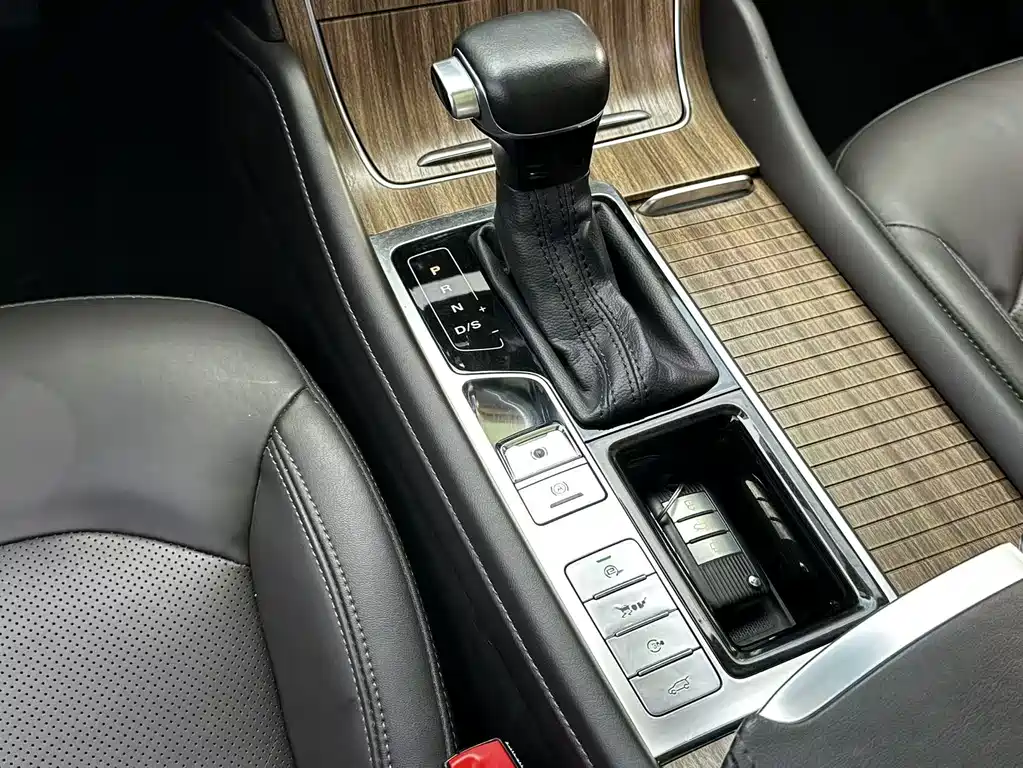 Roewe RX8 — миниатюра 15