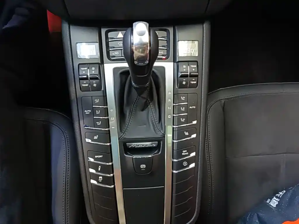 Porsche Macan — миниатюра 14