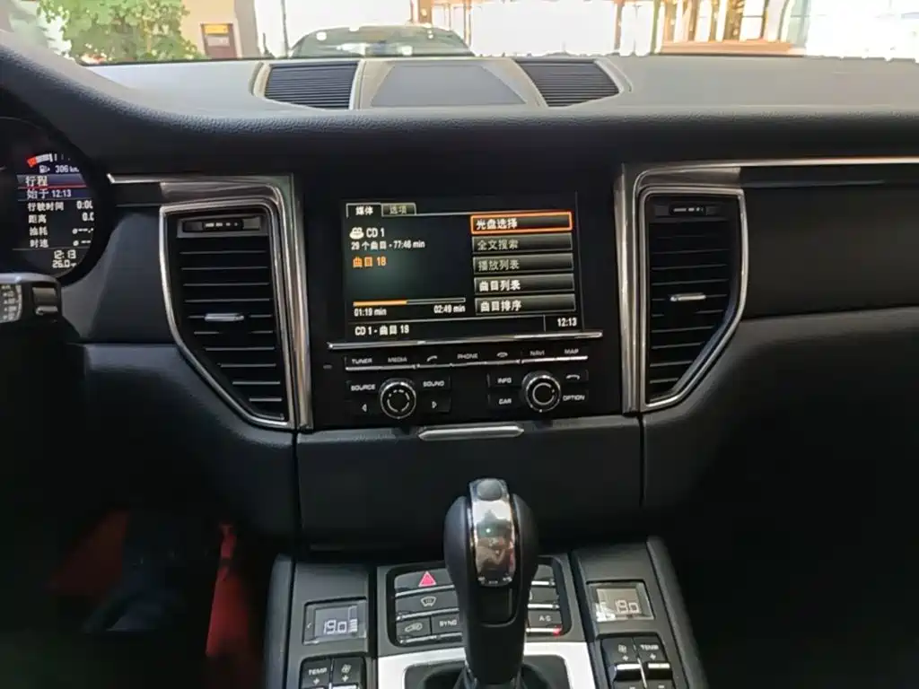 Porsche Macan — миниатюра 13
