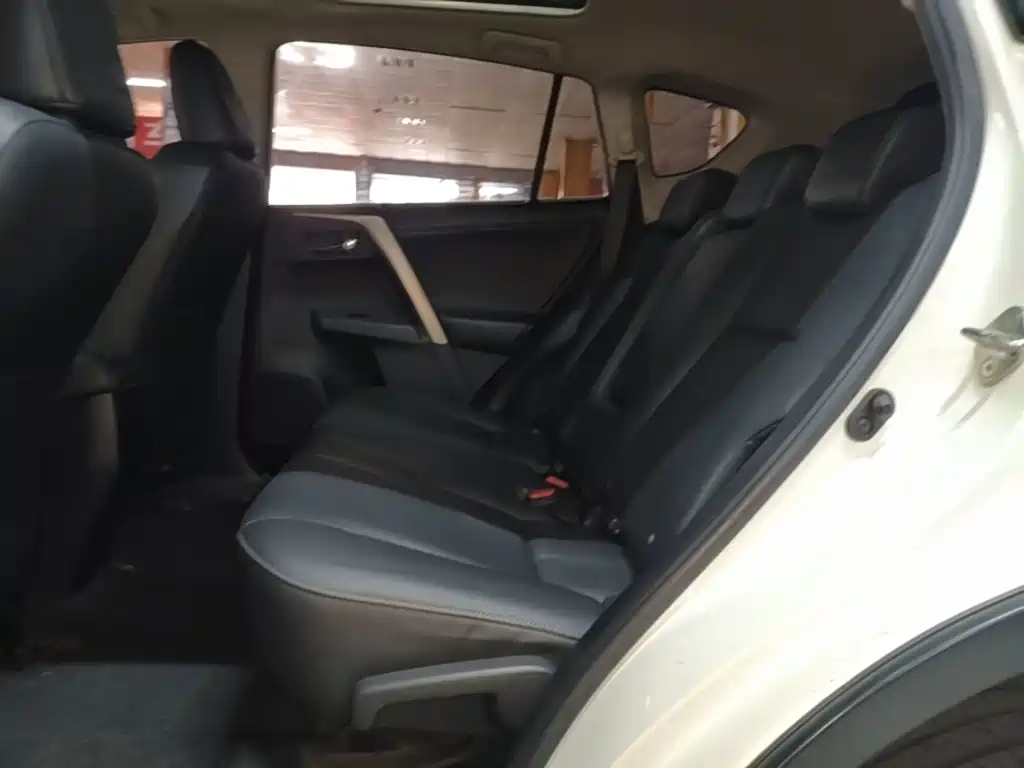 Toyota RAV4 — миниатюра 17