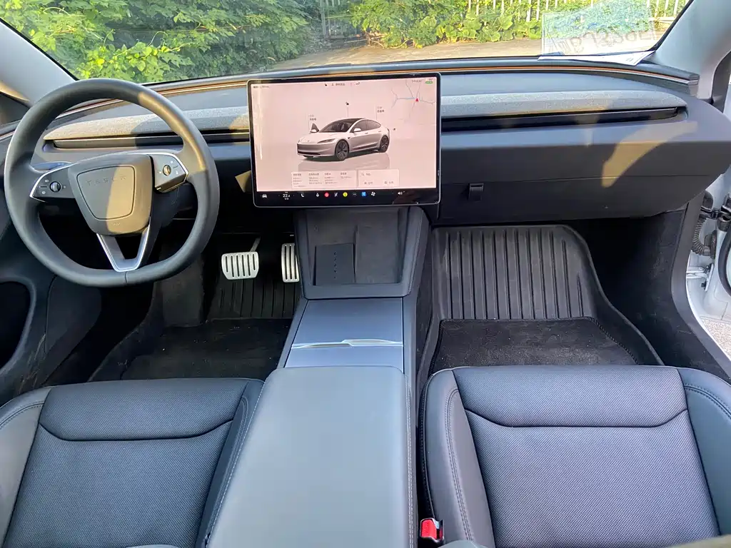 Tesla Model 3 — миниатюра 4