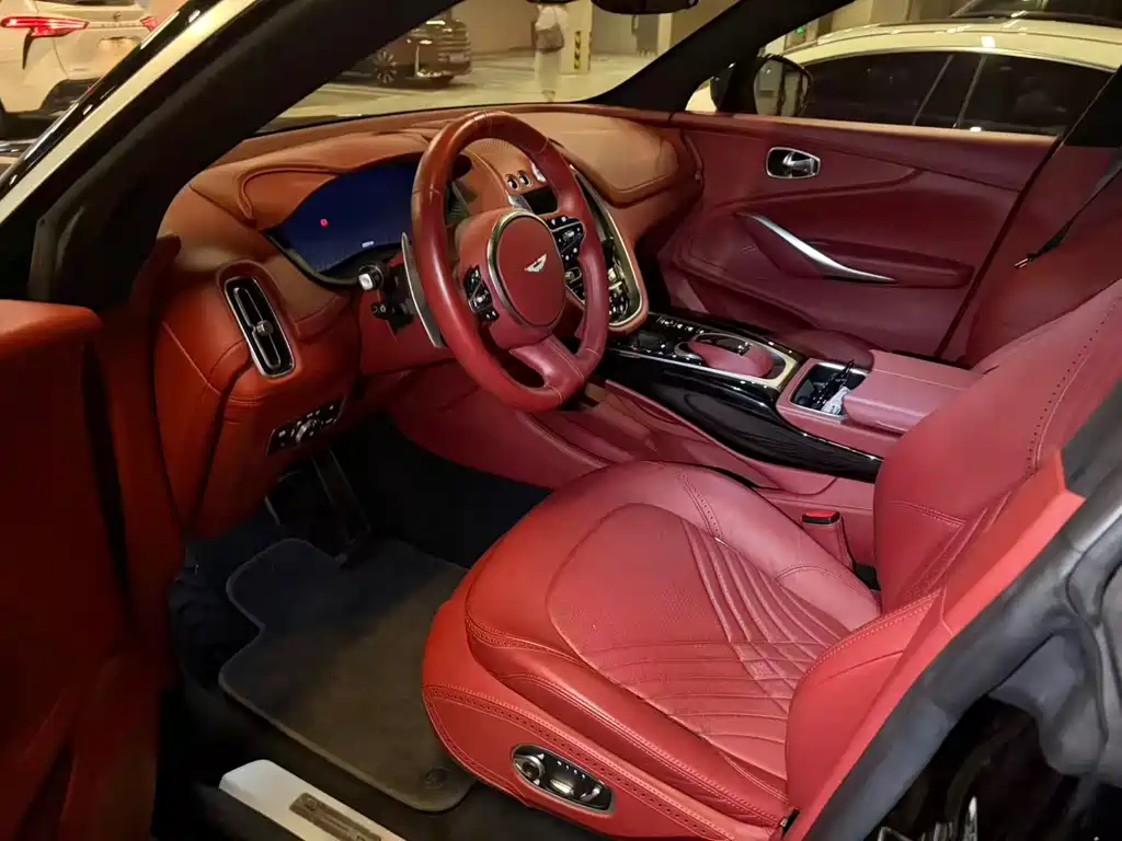 Aston Martin DBX 2020 4.0T V8 1913