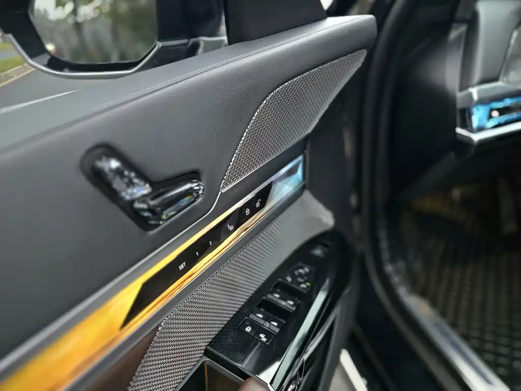 BMW 7 Series — миниатюра 6