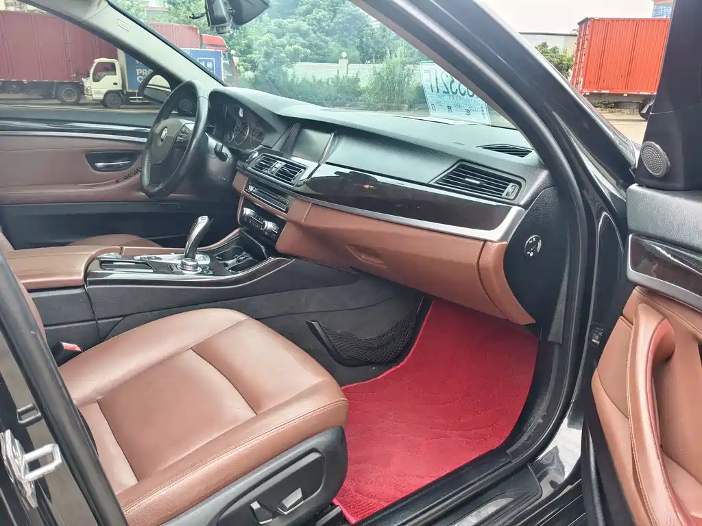 BMW 5 Series — миниатюра 9