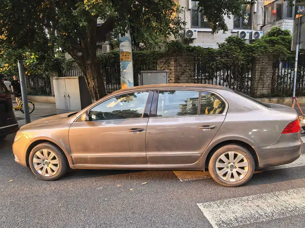Skoda Superb — миниатюра 9