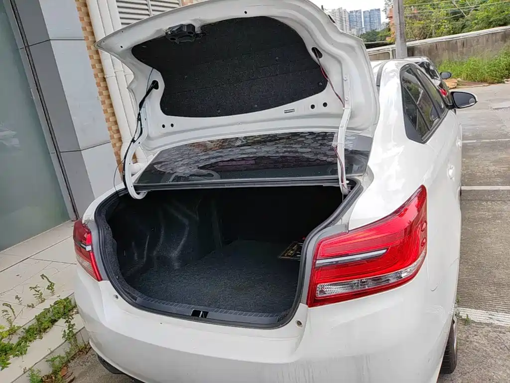 Toyota Yaris L — миниатюра 19