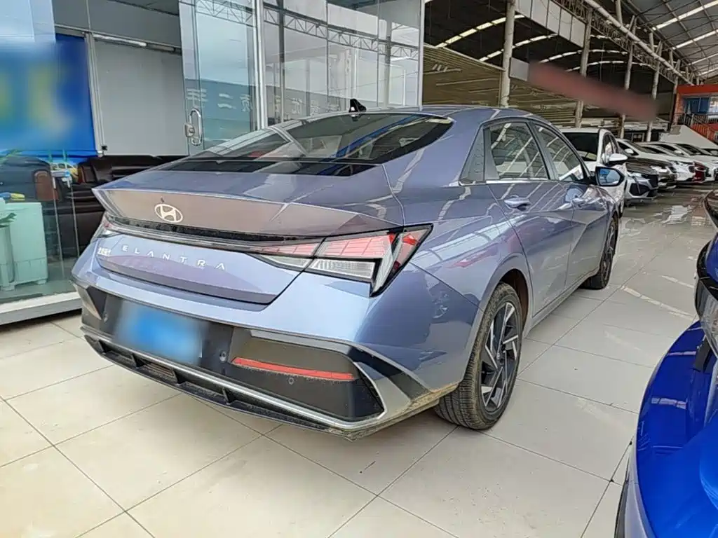 Hyundai Elantra — миниатюра 7