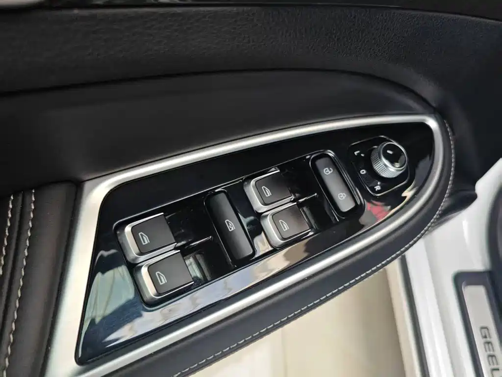 Geely Borui Hybrid — миниатюра 15