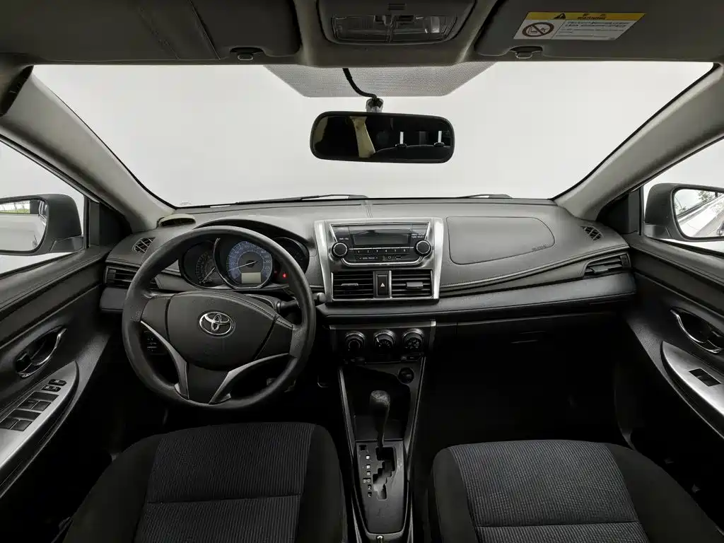 Toyota Yaris L — миниатюра 5