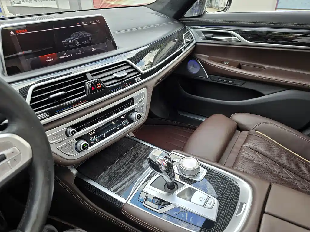 BMW 7 Series — миниатюра 15