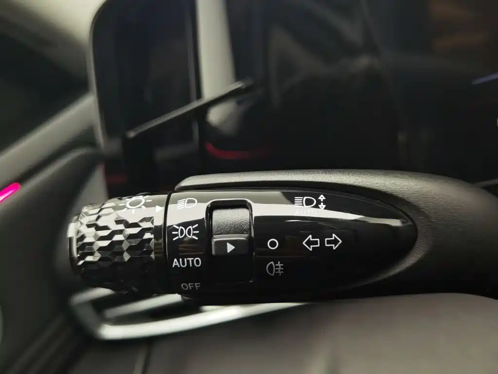 Hyundai Elantra — миниатюра 21