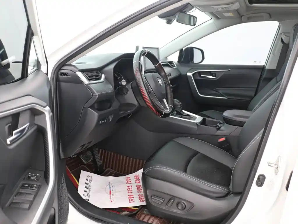 Toyota RAV4 — миниатюра 10