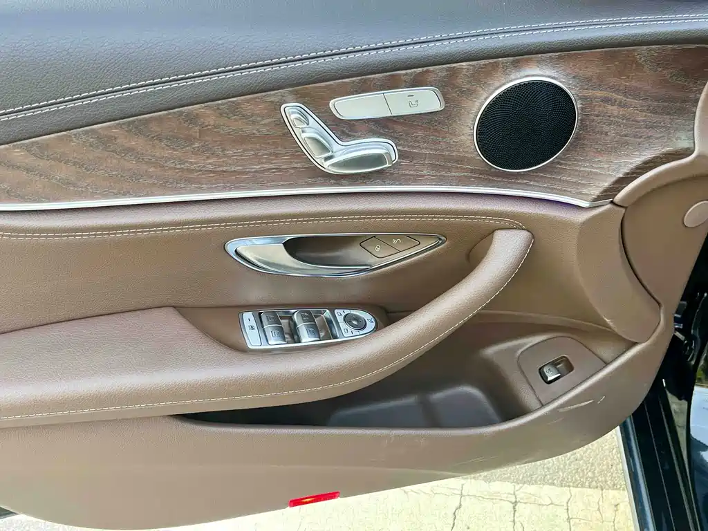 Mercedes-Benz E-Class — миниатюра 8