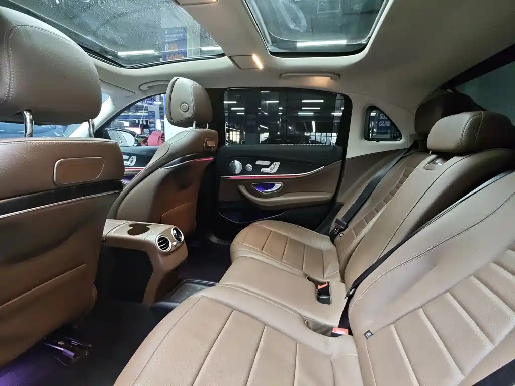 Mercedes-Benz E-Class — миниатюра 6