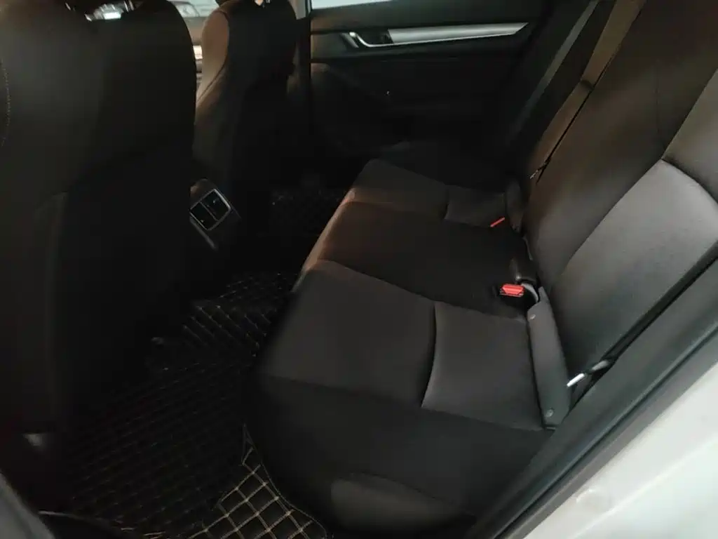 Honda Accord — миниатюра 17