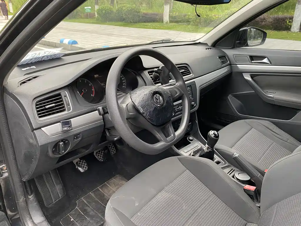 Volkswagen Lavida 2015 1.6L MT