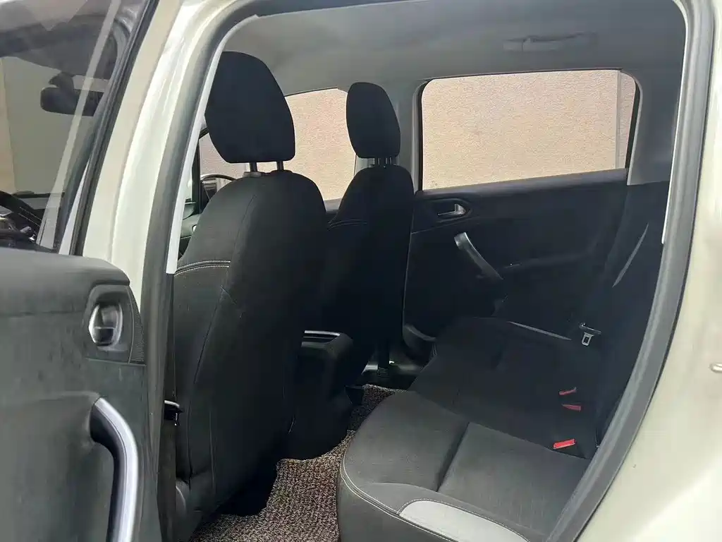 Peugeot 2008 — миниатюра 8