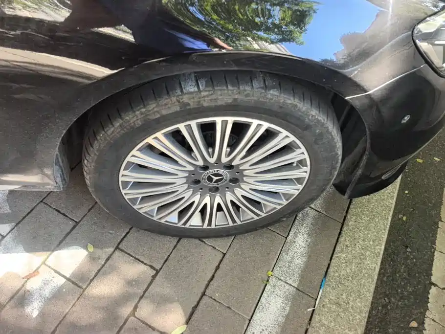 Mercedes-Benz E-Class — миниатюра 6