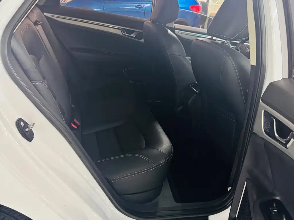 Geely Emgrand GL — миниатюра 9