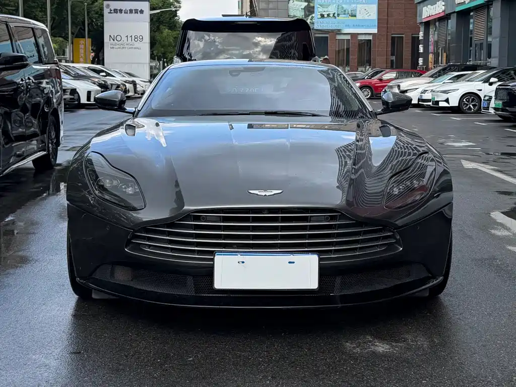 Aston Martin DB11 — миниатюра 2