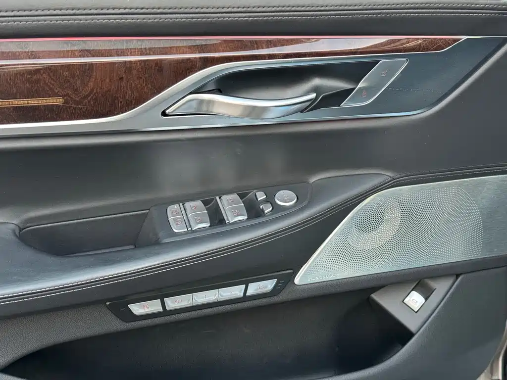 BMW 7 SERIES