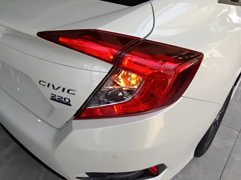 Honda Civic — миниатюра 8